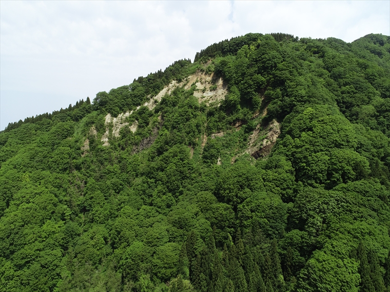 平田のグランドキャニオンともいわれる中野俣 金剛蔵